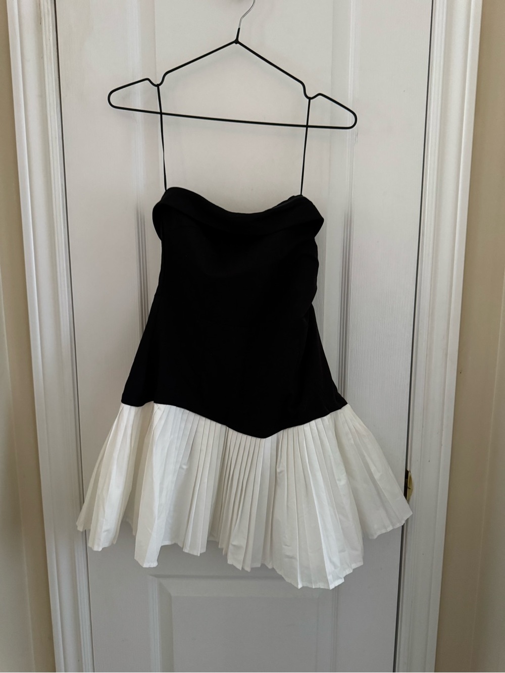 Fashion Nova Black & White Strapless Pleated-Hem Camisole